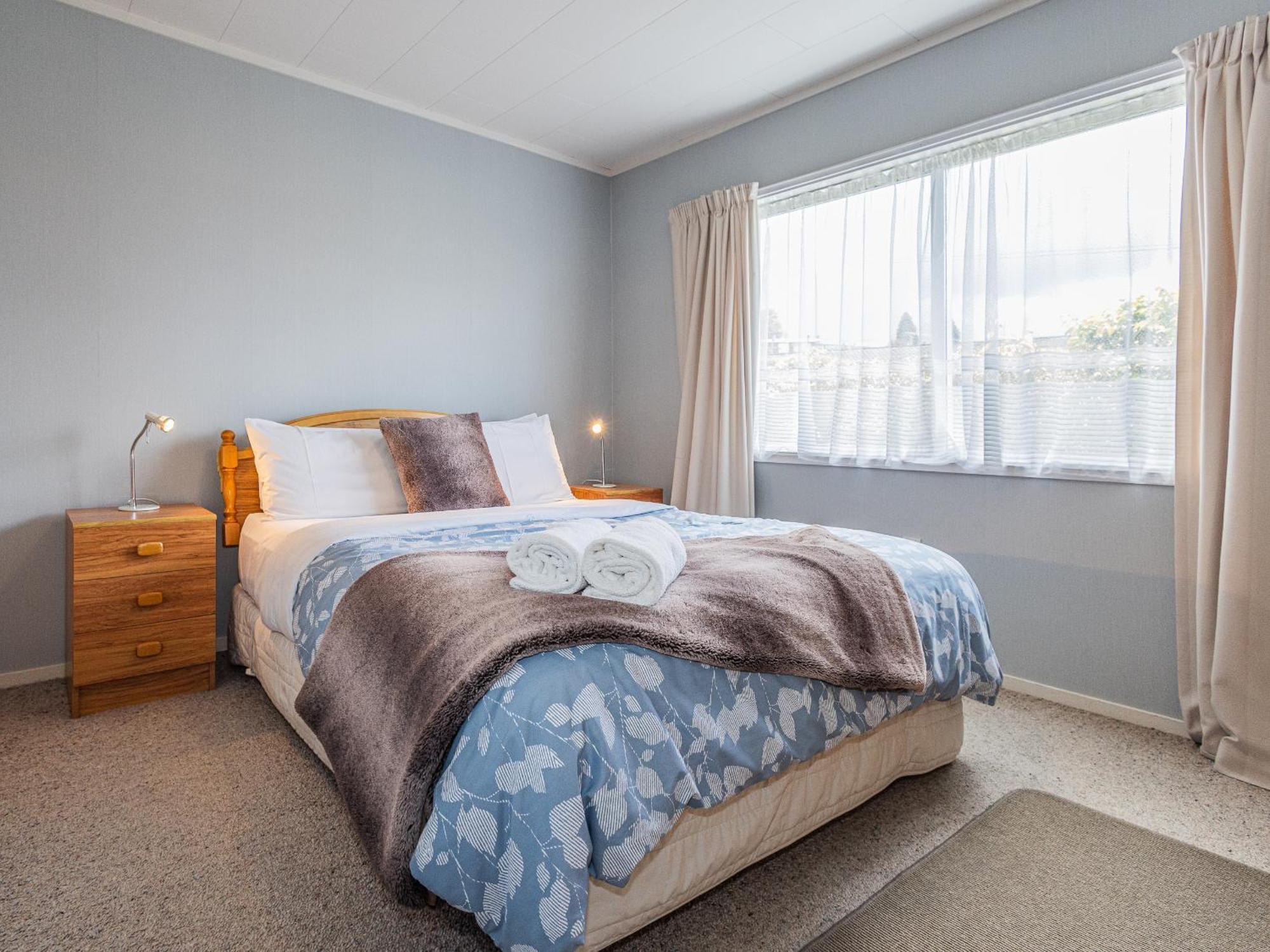 Central Riverside Retreat - Taupo Holiday Home Екстер'єр фото