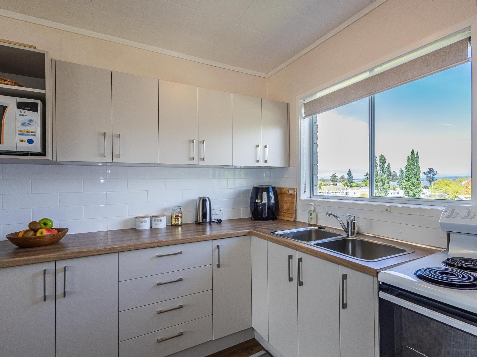 Central Riverside Retreat - Taupo Holiday Home Екстер'єр фото