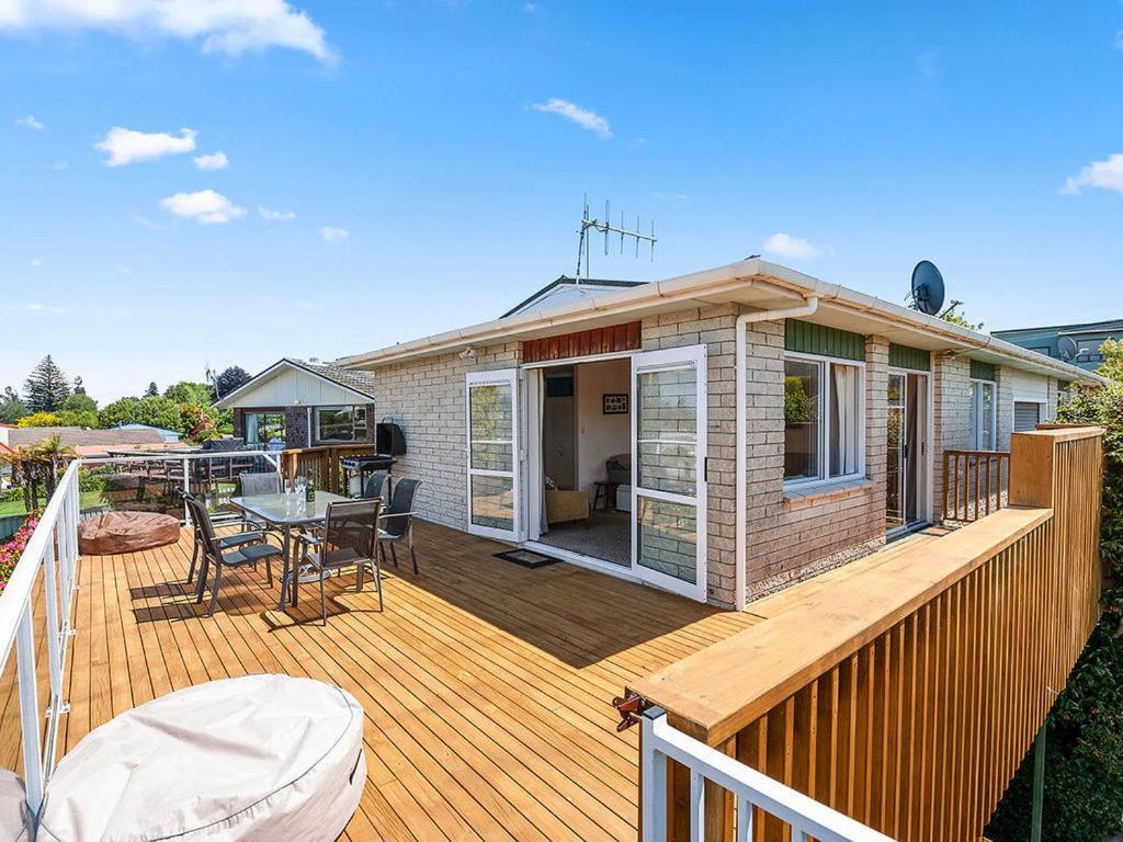 Central Riverside Retreat - Taupo Holiday Home Екстер'єр фото