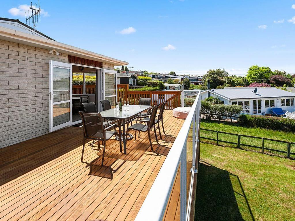Central Riverside Retreat - Taupo Holiday Home Екстер'єр фото